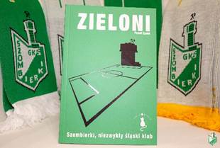 Obraz zawierający tekst, Sztuka dziecięca, zieleń, znak
Opis wygenerowany automatycznie